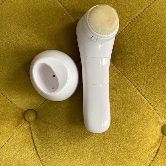 Avon Anew White Facial Cleansing Brush - Picture 5 of 6